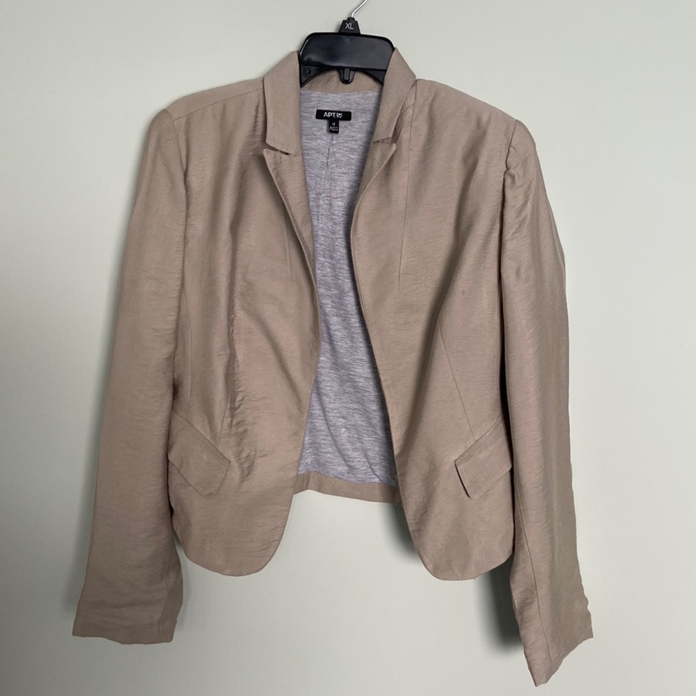 Size 12 Tan open front short blazer with collar